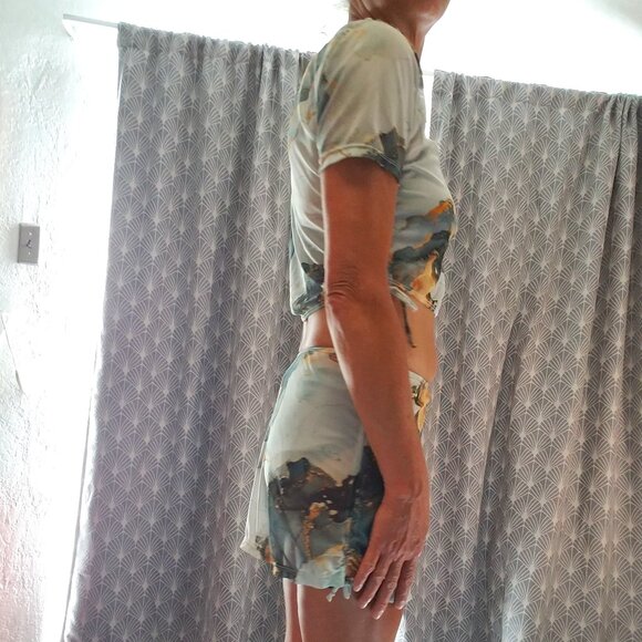 Marble Print Mesh Tee and Skirt Set - Picture 7 of 11